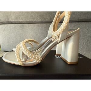 New Badgley Mischka Fiesty Pearl Block Heel White 6.5 Wedding Dressy Ankle Strap